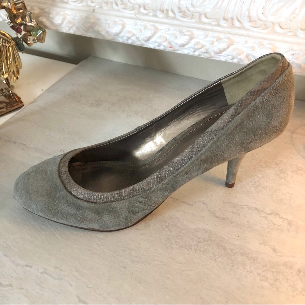 Loft gray suede pumps